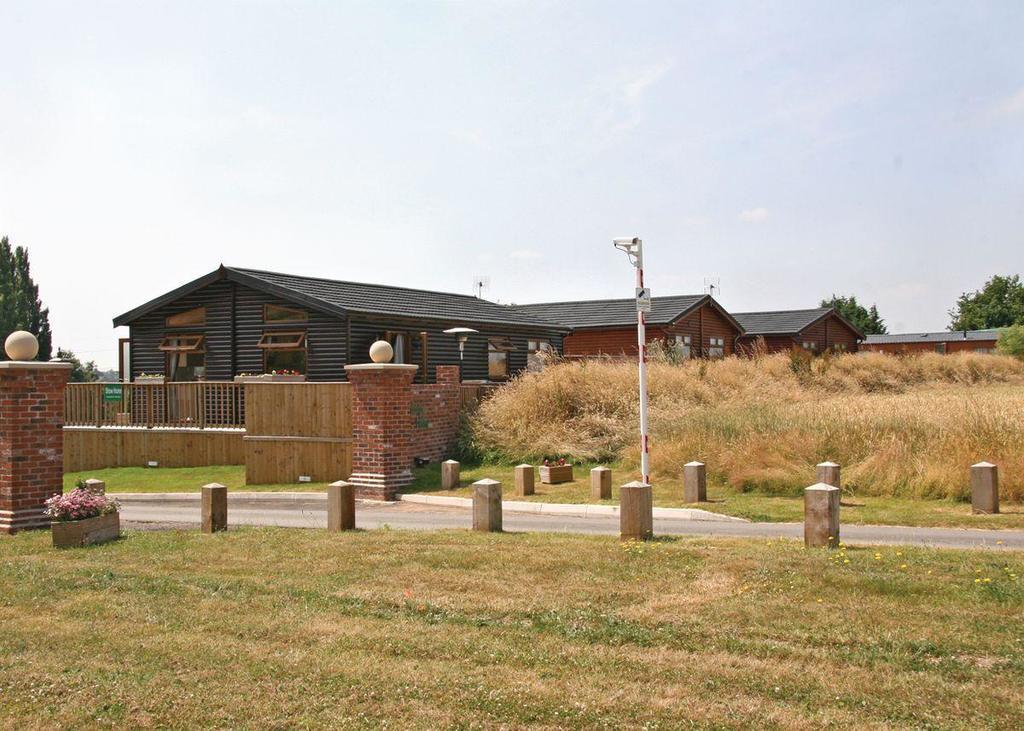 Weston Wood Lodges Melbourne  Extérieur photo